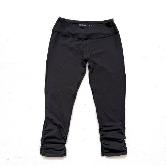 Beyond Yoga Black Crop Leggings Ruched Hem, Size Small - Picture 1 of 7